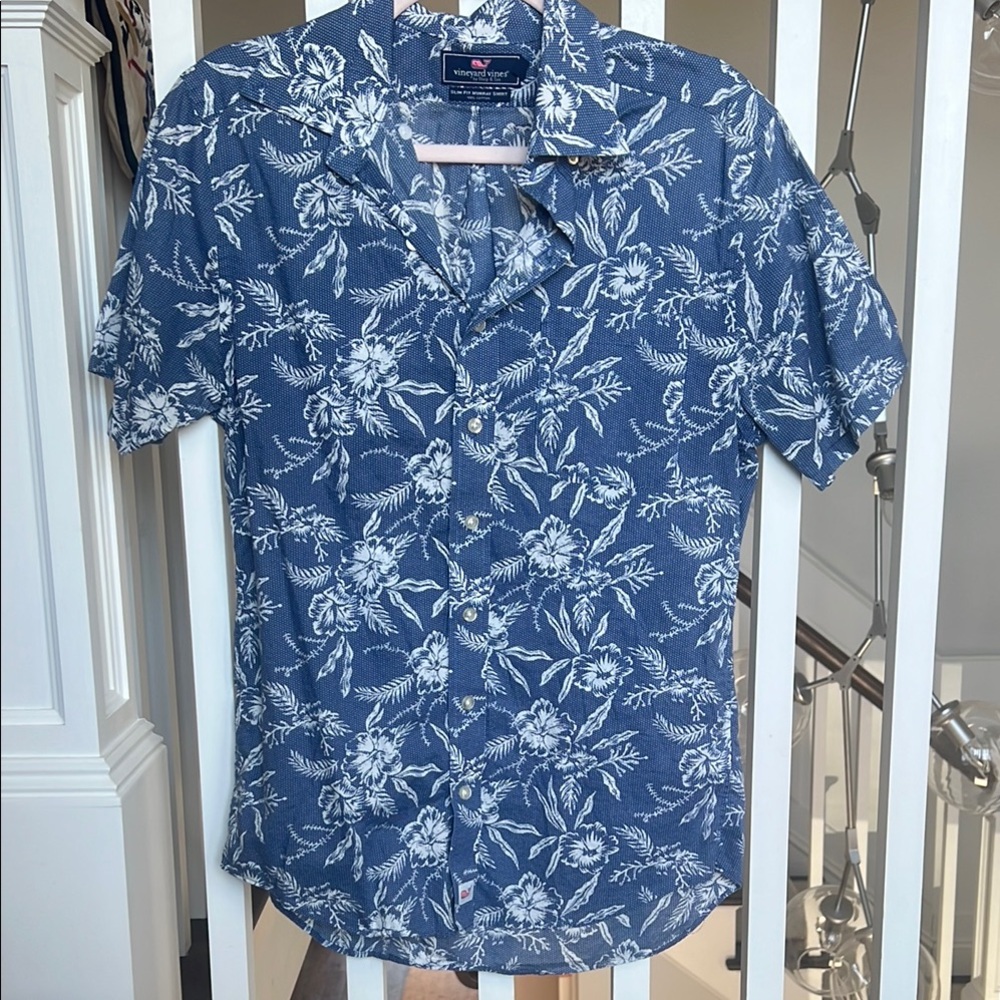 Vineyard Vines Blue and White Casual Button Down Shirt